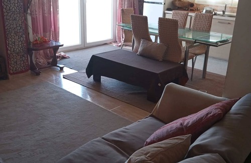 Thermi Appartement | Homerez - Appartement lumineux Thermi + Terrasse + 105 m²