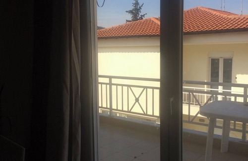 Thermi Appartement | Homerez - Appartement lumineux Thermi + Terrasse + 105 m²