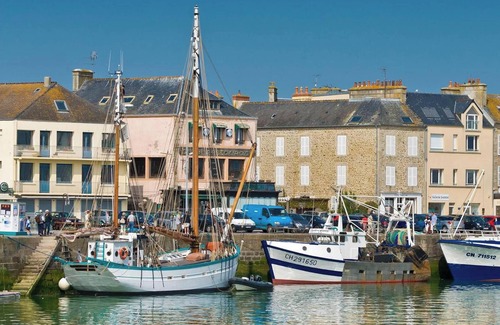 Saint-Vaast-la-Hougue Appartement | Homerez - Appartement cosy Saint-Vaast-la-Hougue