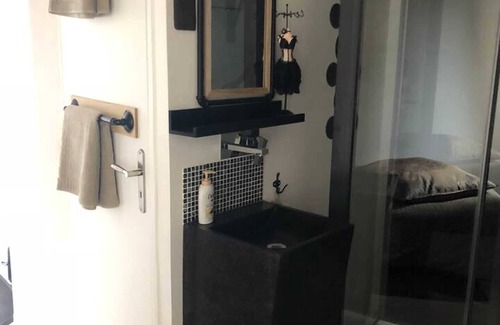 Vallieres Appartement | Homerez - Central studio Clermont-Ferrand