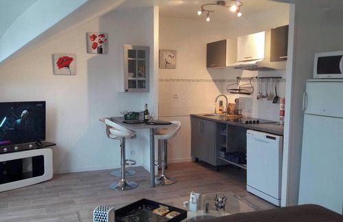 Petit Margny Appartement | Homerez - Central Studio Compiègne
