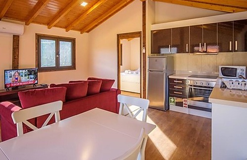 Branca Chalet De Ski | Homerez - Chalet pour 4 pers. avec piscine partagée à Branca, Albergaria-a-Velha
