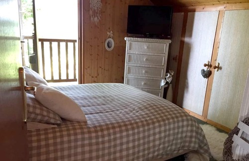 Tudeils Chalet De Ski | Homerez - Chalet for 10 ppl. with swimming-pool, garden and terrace at Tudeils