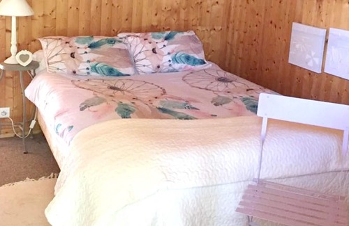 Tudeils Chalet De Ski | Homerez - Chalet for 10 ppl. with swimming-pool, garden and terrace at Tudeils