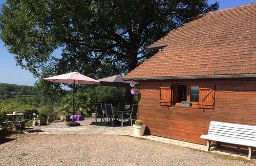 Tudeils Chalet De Ski | Homerez - Chalet pour 8 pers. avec piscine, jardin et terrasse à Tudeils