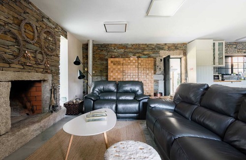 Tondela Chalet De Ski | Homerez - Chalet à Corte, piscine privée