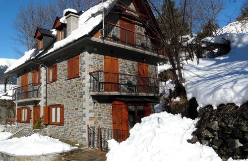 Vielha e Mijaran Chalet De Ski | Homerez - Charming Chalet in Viella with Mountain View