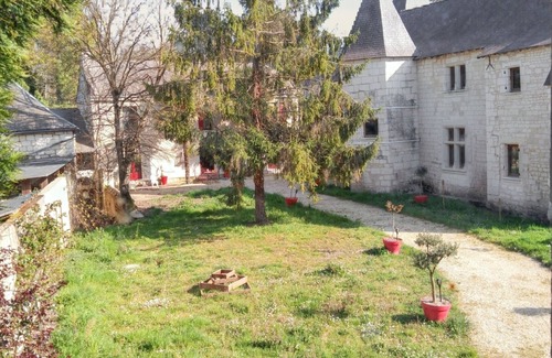 Courchamps Maison | Homerez - Charming house in Courchamps with garden view