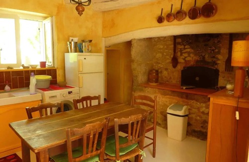 Les Junies Maison | Homerez - Maison charmante à Les Junies avec vue sur jardin