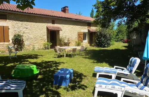 Les Junies Maison | Homerez - Maison charmante à Les Junies avec vue sur jardin