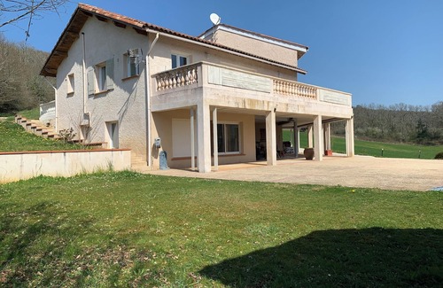 Saint-Gery Maison | Homerez - Maison charmante à Saint-Géry avec piscine partagée