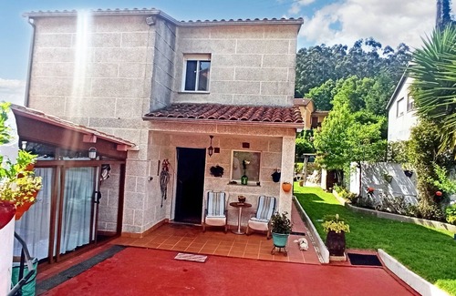 Eiras Maison | Homerez - Casa encantadora en O Rosal con jardín y spa