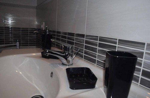 Agnone Bagni Maison | Homerez - Maison charmante à Agnone, terrasse, 110 m²