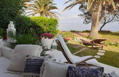 Vulcano Porto Maison | Homerez - Maison charmante Lentia avec piscine partagée