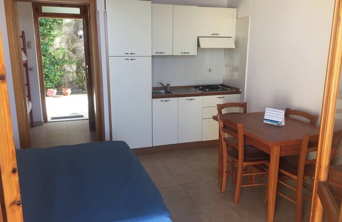 Gioiosa Marea Appartement | Homerez - Studio charmant à Calava, 30 m², Balcon