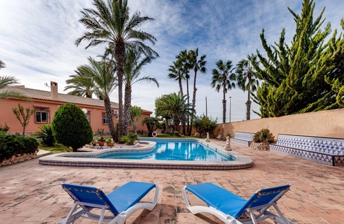 El Chaparral Appartement | Homerez - Villa charmante à Torrevieja avec piscine privée
