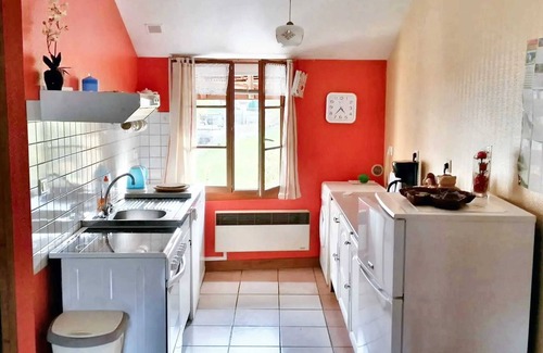 Mesnay Appartement | Homerez - Comfortable Apartment in Mesnay - 70 m² - Private Balcony