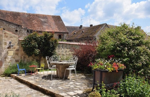 Souvigny Maison | Homerez - Maison confortable à Souvigny + Jardin