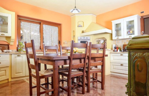 Ladispoli Villa | Homerez - Villa conviviale à Ladispoli avec piscine privée