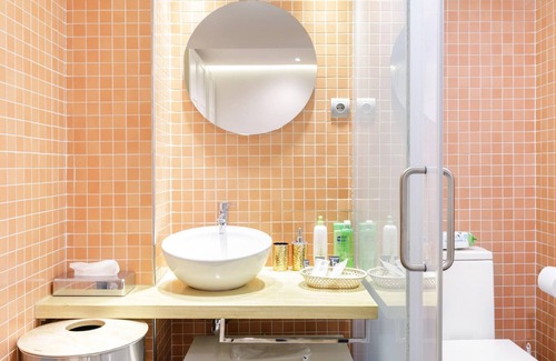 Palos de la Frontera Appartement | Homerez - Appartement pour 4 pers. avec piscine partagée et jardin à Madrid