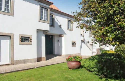 Paredes Maison | Homerez - Maison cosy avec piscine à Vandoma