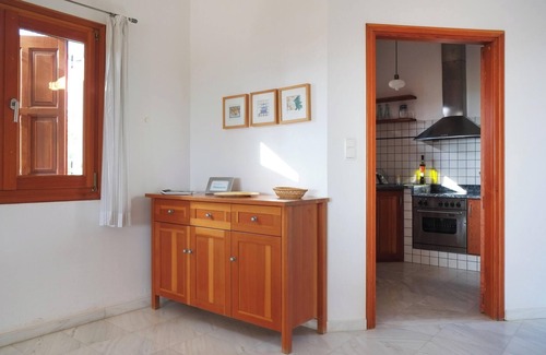 Skafidia Appartement | Homerez - Appartement élégant à Agios Ilias, vue mer