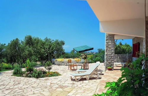 Skafidia Appartement | Homerez - Appartement élégant à Agios Ilias, vue mer