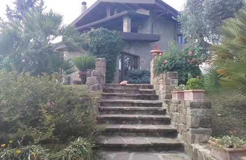 Serre Appartement | Homerez - Elegant Apartment in Serre with Shared Pool and Views