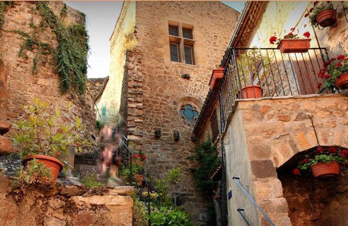 Saint-Floret Maison | Homerez - Maison pour 8 pers. avec jardin, terrasse et balcon à Saint-Floret