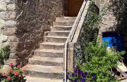 Bertholene Maison | Homerez - Family House in Bertholène with Garden