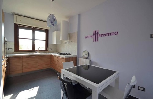 Vercelli Appartement | Homerez - Flat in Vercelli with balcony.