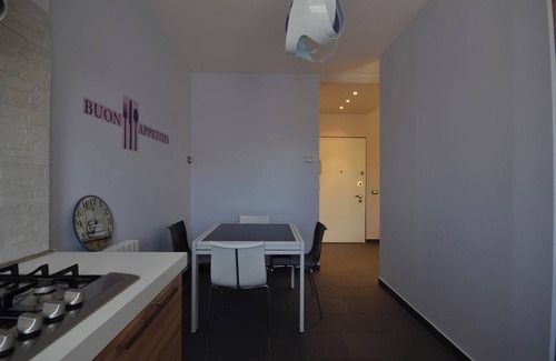 Vercelli Appartement | Homerez - Flat in Vercelli with balcony.