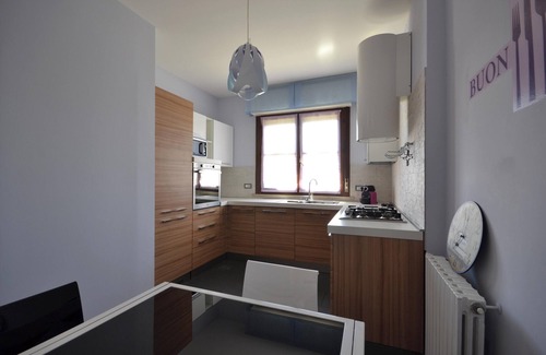 Vercelli Appartement | Homerez - Flat in Vercelli with balcony.