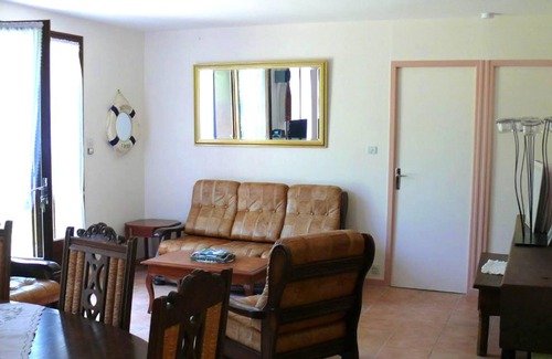 Marcillac-la-Croisille Maison | Homerez - Maison pour 5 pers. avec jardin et terrasse à Marcillac-la-Croisille