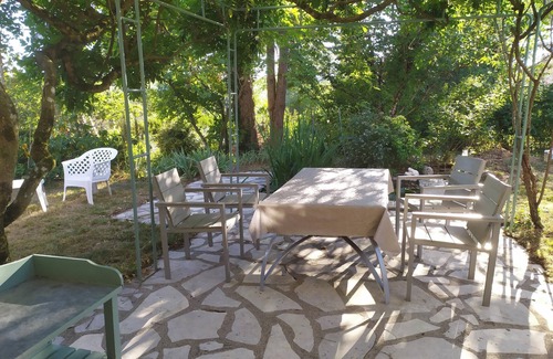 Saint-Etienne-de-Maurs Appartement | Homerez - Appartement pour 4 pers. avec piscine partagée, jardin et terrasse