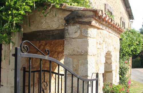 Saint-Front-de-Pradoux Maison | Homerez - Maison pour 8 pers. avec piscine partagée, jacuzzi et spa