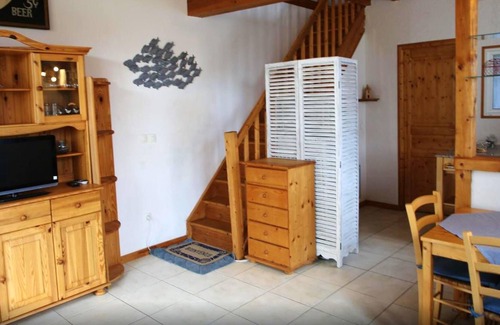 Saint-Front-de-Pradoux Maison | Homerez - Maison pour 4 pers. avec piscine partagée, spa, terrasse et balcon