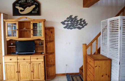Saint-Front-de-Pradoux Maison | Homerez - Maison pour 4 pers. avec piscine partagée, spa, terrasse et balcon