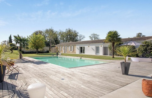 Saint-Germain-dEsteuil Villa | Homerez - Villa à Saint-Germain-d'Esteuil