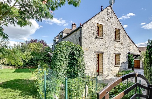 Saint-Germain-sur-Ecole Maison | Homerez - Maison pour 3 pers. avec piscine et jardin à Saint-Germain-sur-École