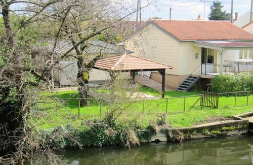 Saint-Martin-de-Sanzay Maison | Homerez - Maison pour 4 pers. avec jardin et terrasse à Saint-Martin-de-Sanzay
