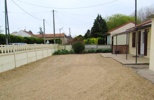 Saint-Martin-de-Sanzay Maison | Homerez - Maison pour 4 pers. avec jardin et terrasse à Saint-Martin-de-Sanzay
