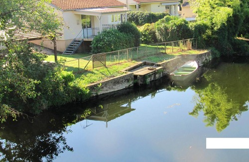 Saint-Martin-de-Sanzay Maison | Homerez - Maison pour 4 pers. avec jardin et terrasse à Saint-Martin-de-Sanzay