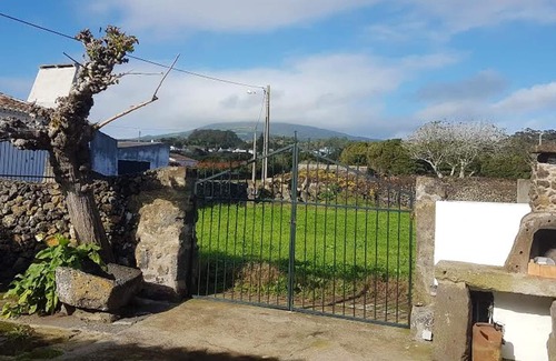 Angra do Heroismo Maison | Homerez - Maison à 1 km de la plage pour 5 pers. avec jacuzzi et vue sur la mer