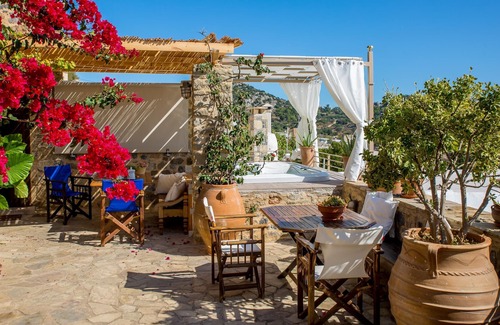 Anatoli Maison | Homerez - Grande maison à 12 km de la plage pour 9 pers. avec jacuzzi à Anatoli