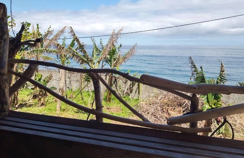 Sao Jorge Maison | Homerez - Maison pour 5 pers. avec vue sur la mer, jardin et balcon à São Jorge