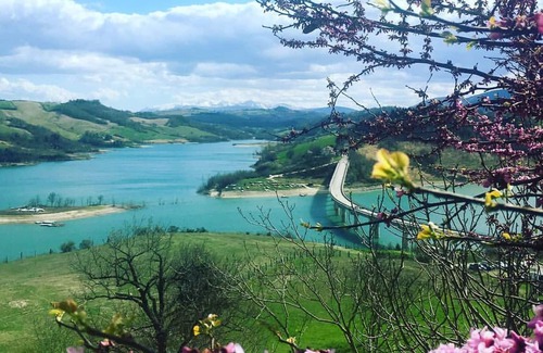Cupramontana Maison | Homerez - Maison pour 5 pers. avec jacuzzi, jardin et terrasse à Cupramontana