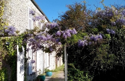 Fontenay-sur-Mer Maison | Homerez - House in Fontenay-sur-Mer