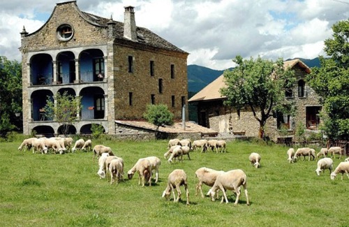 Albella Maison | Homerez - House in Albella, mountain view.