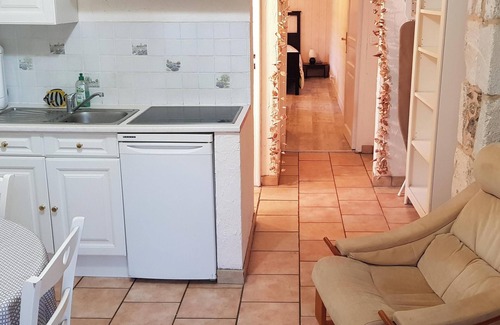 Bussac-Foret Maison | Homerez - House in Bussac-Forêt
